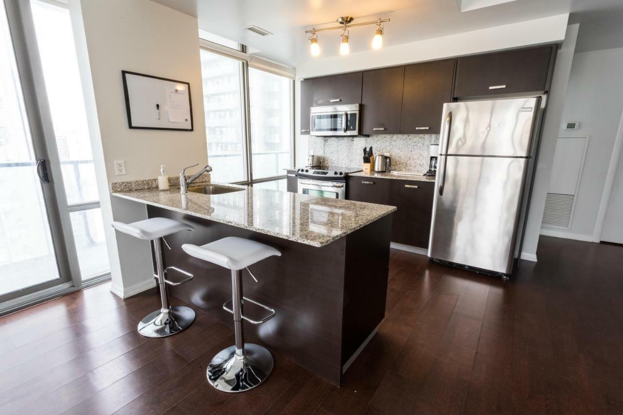 Altitude Suites Bay Street - Holiday Bonus - Free Parking 토론토 외부 사진