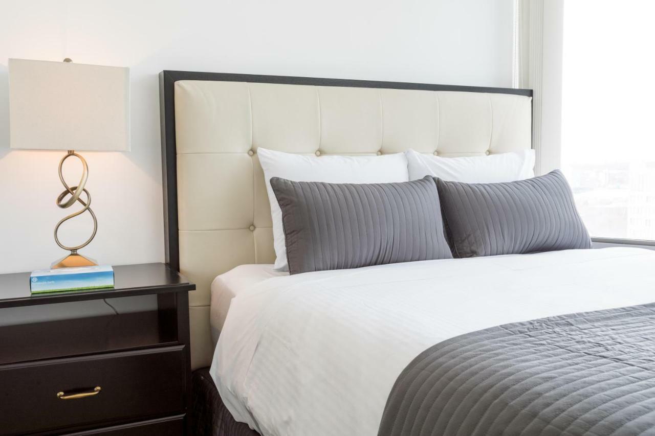 Altitude Suites Bay Street - Holiday Bonus - Free Parking 토론토 외부 사진