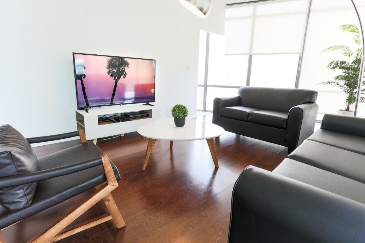 Altitude Suites Bay Street - Holiday Bonus - Free Parking 토론토 외부 사진