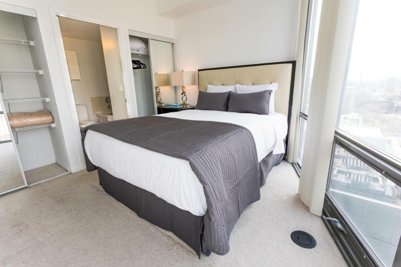Altitude Suites Bay Street - Holiday Bonus - Free Parking 토론토 외부 사진