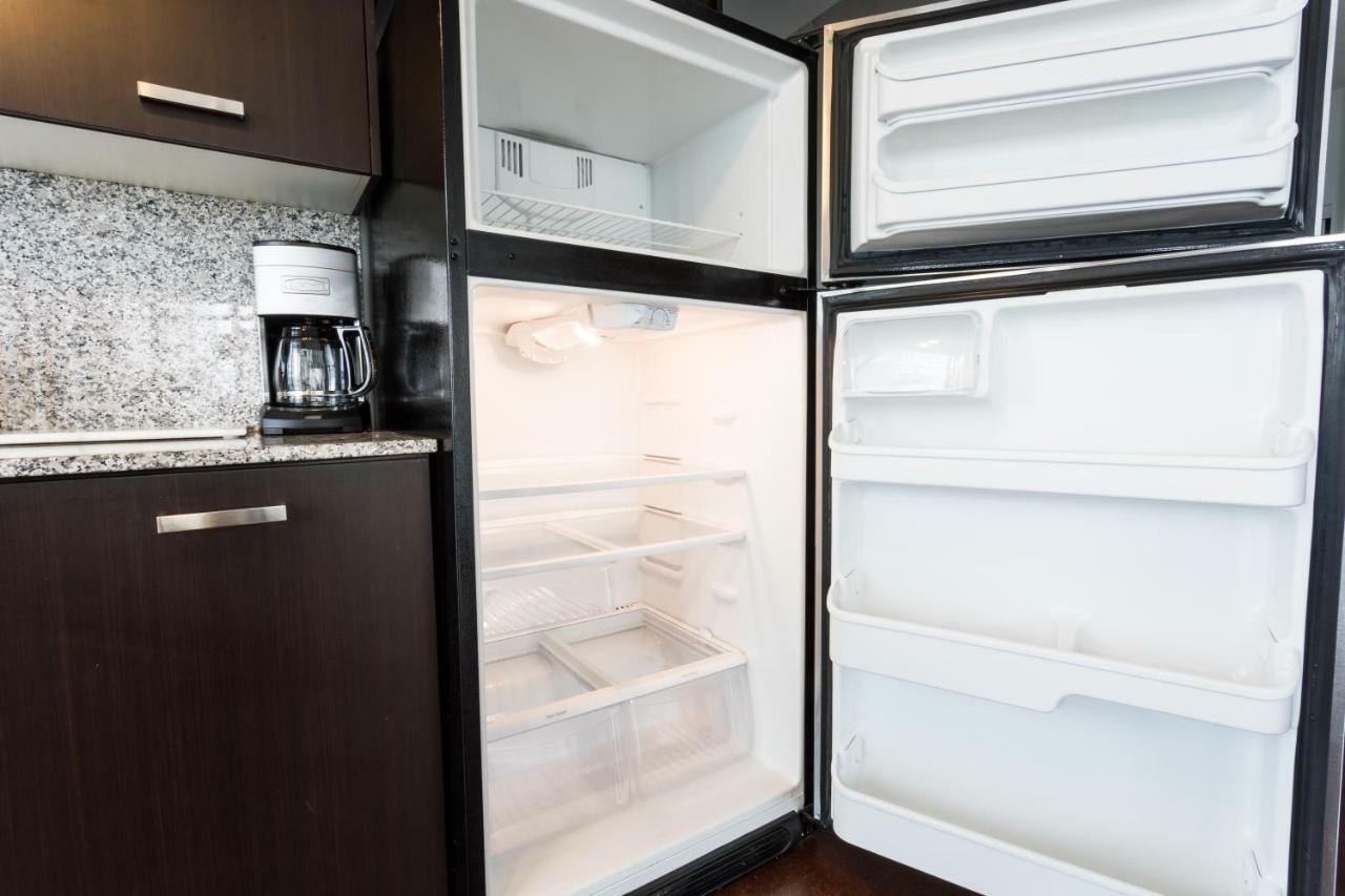 Altitude Suites Bay Street - Holiday Bonus - Free Parking 토론토 외부 사진